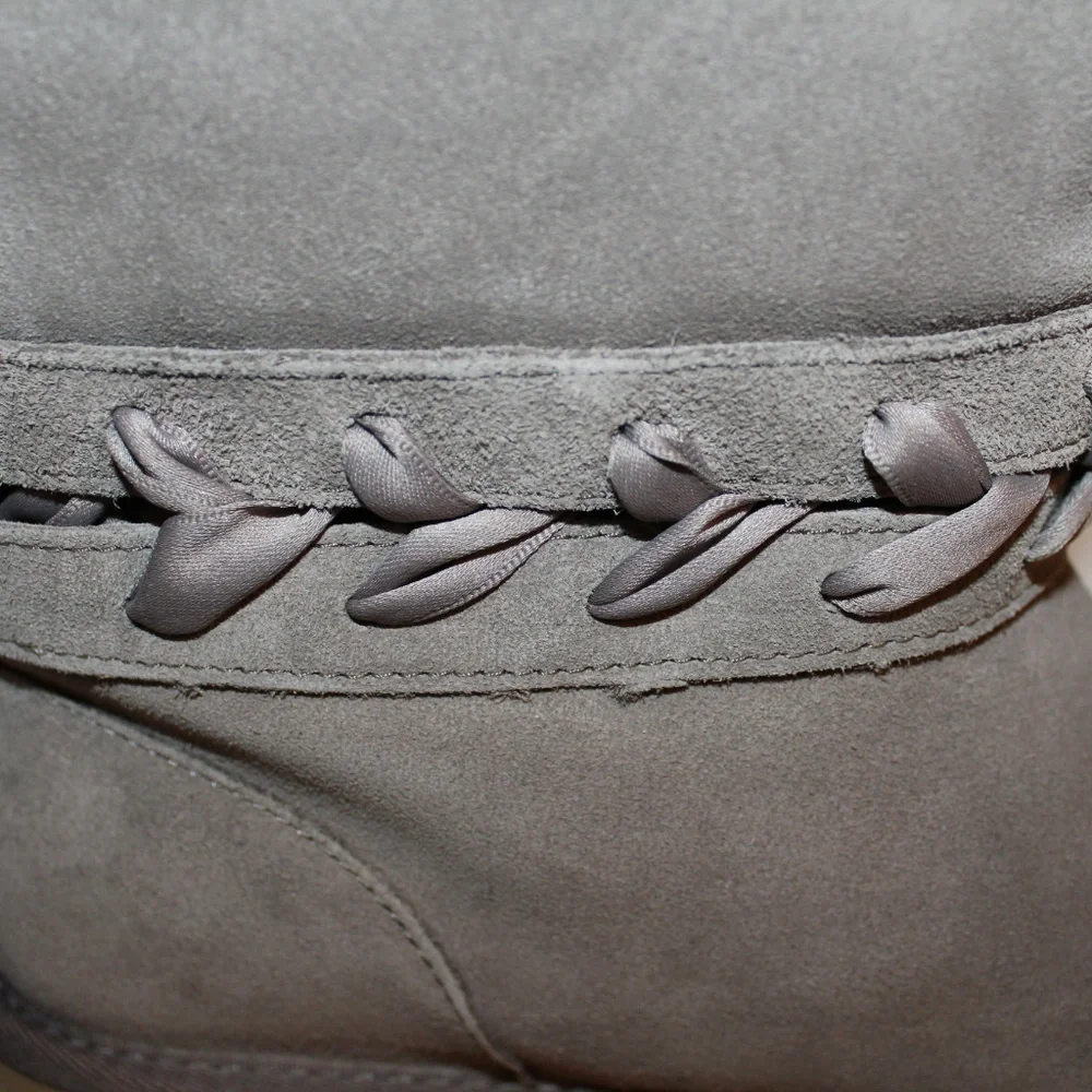 NEW UGG WOMEN'S‎ SUEDE CLASSIC SHORT LACE BOOT GRAY